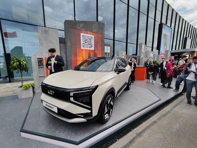 Lada Azimut — полностью российская разработка. Новейший кроссовер, который должен быть дешевле аналогичных китайских моделей, показали вживую