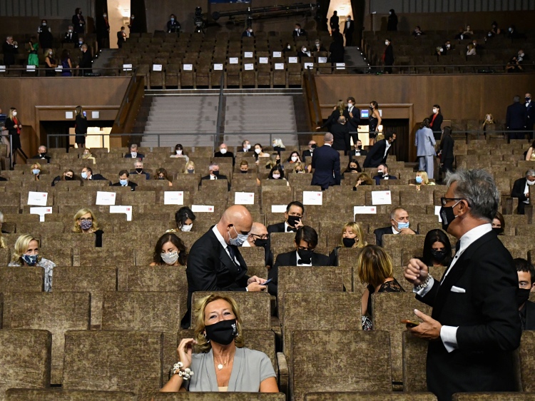 Маска, я тебя знаю: Кейт Бланшетт, Тильда Суитон и другие звезды на церемонии открытия Венецианского кинофестиваля Звезды,Красная дорожка