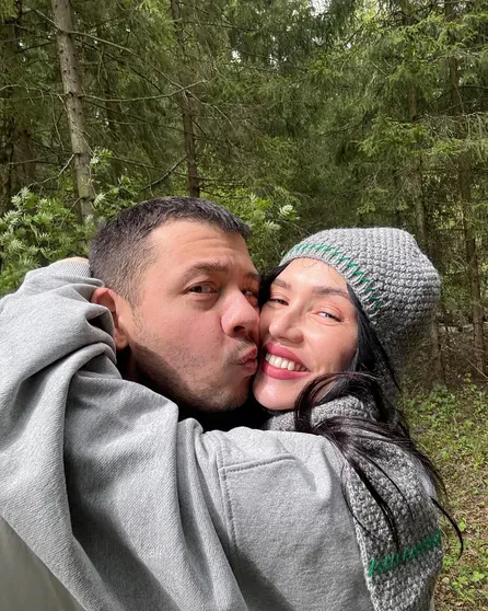 Ольга Серябкина тоже выбрала родные края и провела мини-отпуск за семейными прогулками по лесу/Фото: seryabkina/Instagram*