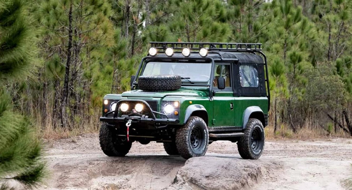 Land Rover Defender 1972 пустыня