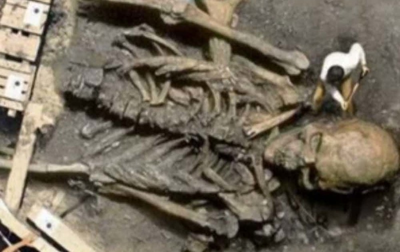 Скелет древнего гиганта вирусные фотографии, обман, фото, фотошоп