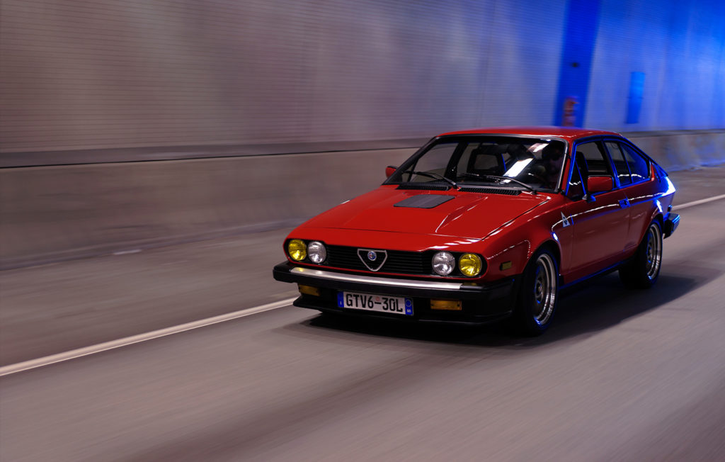 Молодожены вдвоём восстановили Alfa Romeo GTV6 