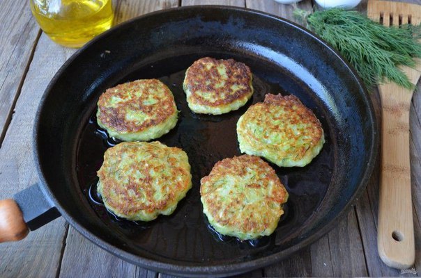 Кабачковые оладьи с сыром и зеленью