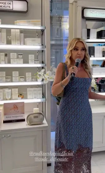 Евгения Медведева, Виктория Шелягова, Юлия Барановская посетили открытие корнера Яны Рудковской в ГУМе Плющенко, Рудковская, РудковскаяЯна, Шелягова, Рудковской, БарановскаяЯна, Владислав, только, Виктория, Медведева, Евгения, отцом, бренда, замужем, Ермак, рассказам, ранее, фигуриста, самого, слухов