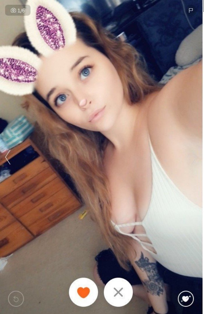 Goddess decollete: girls who can not look into their eyes Goddess decollete: girls who can not look into their eyes