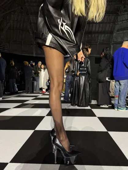 Елена Перминова в прозрачном бюстгальтере посетила показ GCDS instagram (инстаграм),социальная сеть,pietro s,daprano,александра лебедева,алла брулетова,Владислав Доронин,джулиано кальц,Елена Перминова,кристина романова,тарас романов
