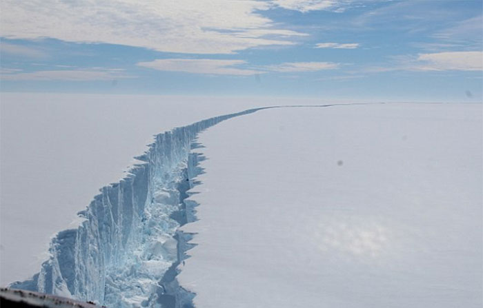 trillion-ton-iceberg-broke-off-antarctica-28