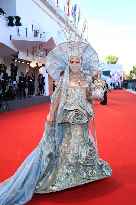 Маска, я тебя знаю: Кейт Бланшетт, Тильда Суитон и другие звезды на церемонии открытия Венецианского кинофестиваля Звезды,Красная дорожка