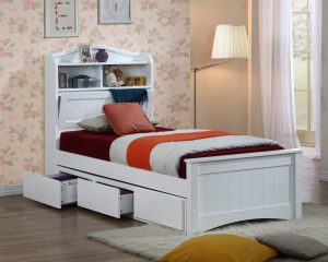 Кровати с ящиками для хранения в интерьере комнат