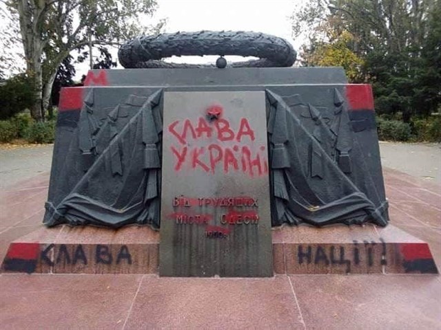 Бесславные ублюдки убивают Одессу которых, памятники, мемориал, Одессы, памятник, Победы», «Крылья, также, искусства, вандалы, когда, вопрос, случае, ГородГерой, каждого, является, молоты, профсоюзов, декоммунизаторы, архитектуры