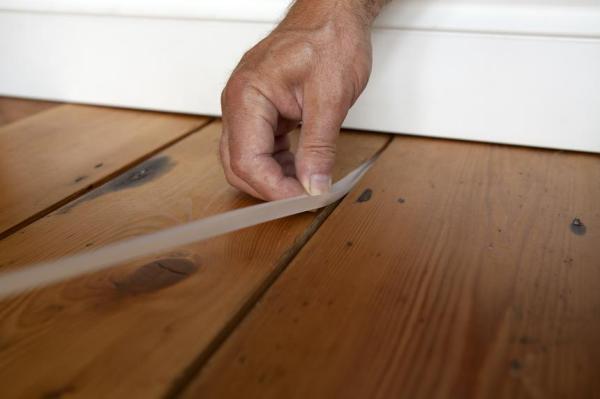 Как законопатить щели в деревянном полу, чтобы не перекладывать его заново герметик,дача,дом,пол,ремонт