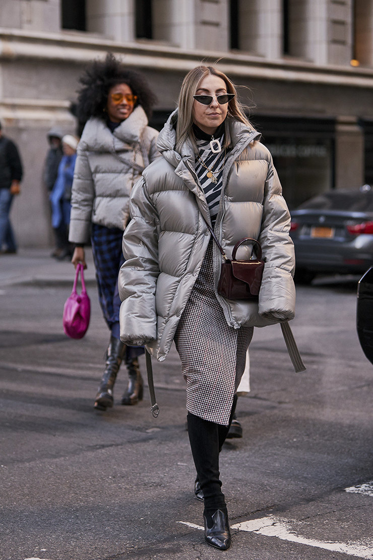 Юбка+пуховик: 15 примеров стильных сочетаний для зимы мода,мода и красота,модные образы,модные тенденции,одежда и аксессуары,пуховики,стиль,уличная мода,юбки