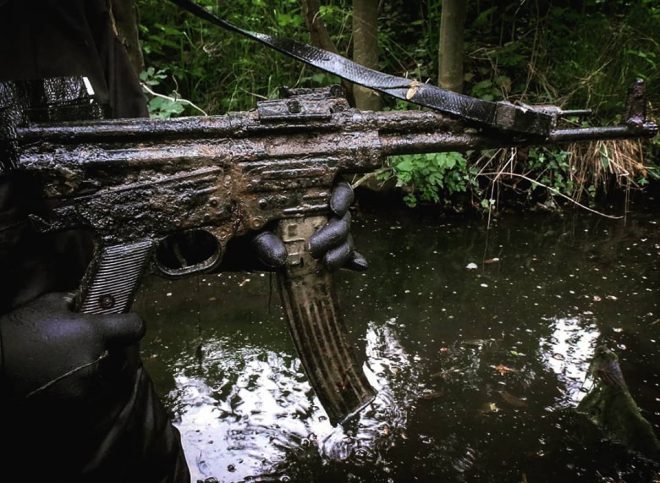 Немецкий сталкер кинул в реку магнит и достал артефакт Второй мировой войны Культура