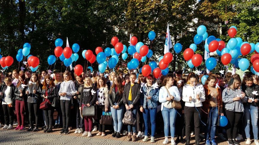 Луганчане отметили Международный день мира