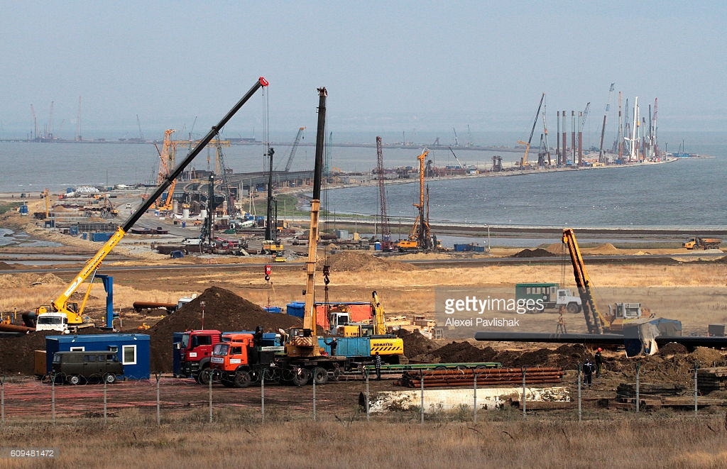 Запад не на шутку заинтересовался масштабной стройкой Керченского моста