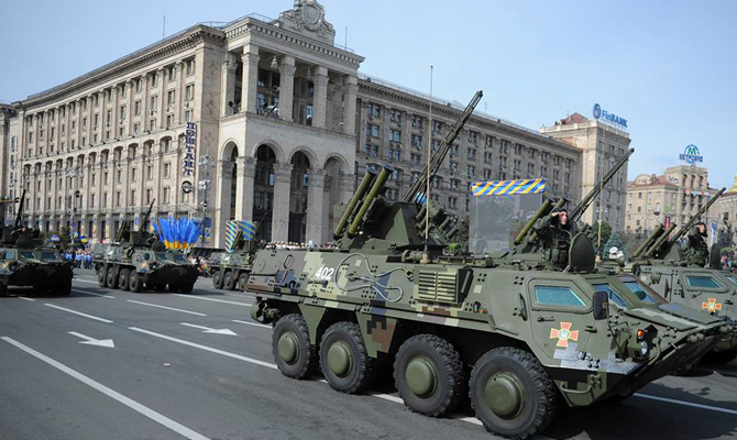 Полторак пригласил на военный парад в Киеве министров обороны из 11 стран