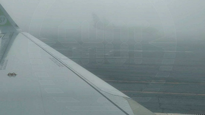 Самолет в тумане / Фото: t.me/shot_shot