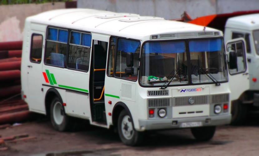 Кондуктор автобуса бросила в лицо 14-летней девочке полученные от нее три рубля мелочью в Кургане 