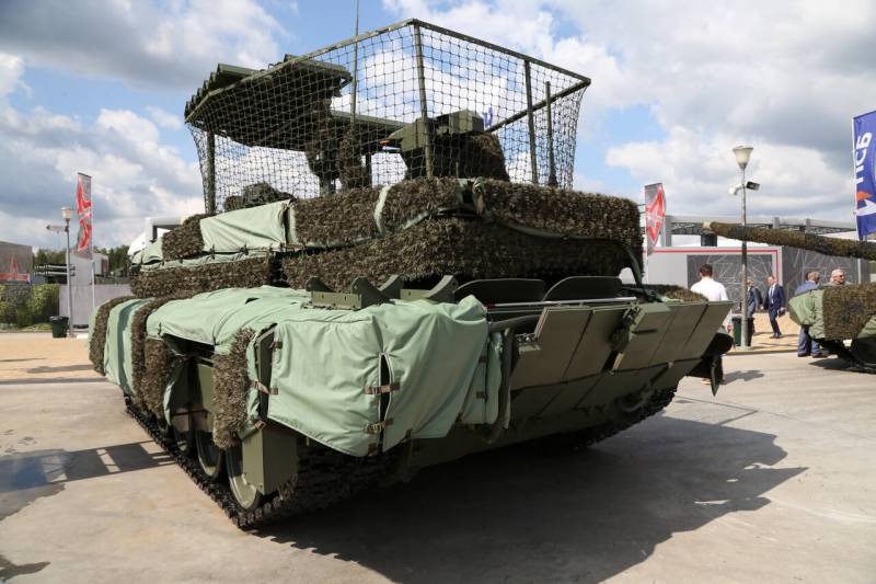 Уже и на выставку попали: танки с антидроновыми козырьками на форуме «Армия-2023» оружие,танк