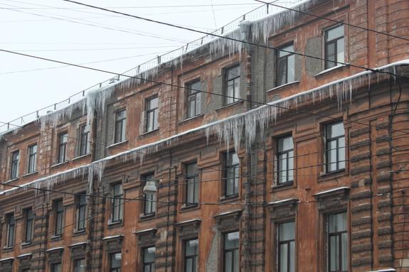 Обрушение крыши скк петербургский. Обрушилось здание в питере. Обрушение фасада красного треугольника. Обрушилось здание в питере. Обрушение при демонтаже комплекса петербургский.