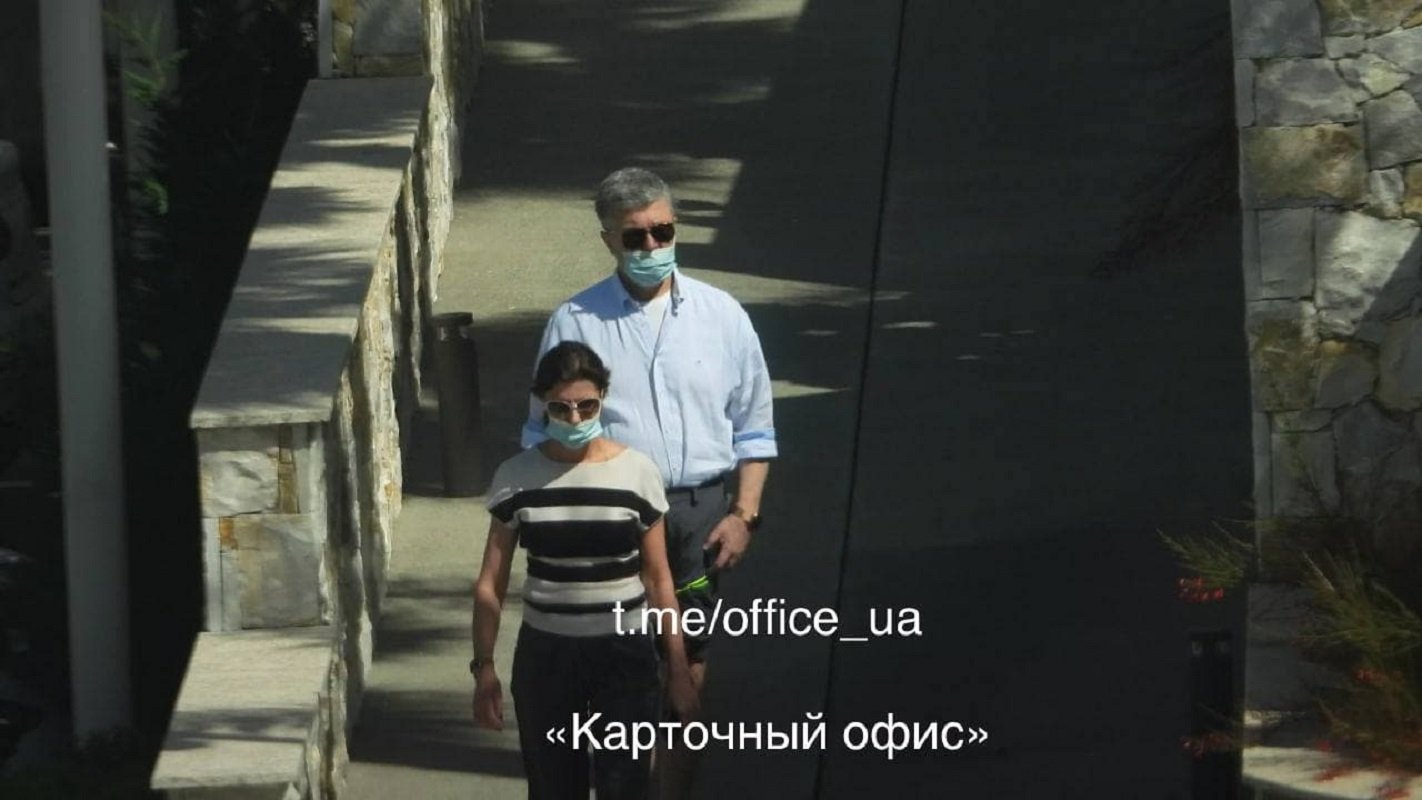 Порошенко в маске, а Кононенко - без: в Сеть слили фото из отдыха на Кипре