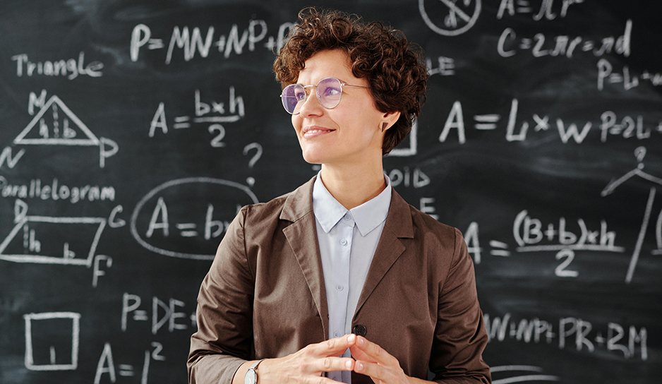 Красивые поздравления женщине с 8 Марта в стихах и прозе