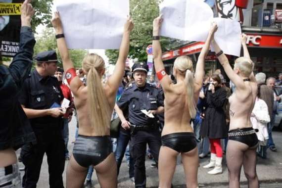 Активистки  Femen