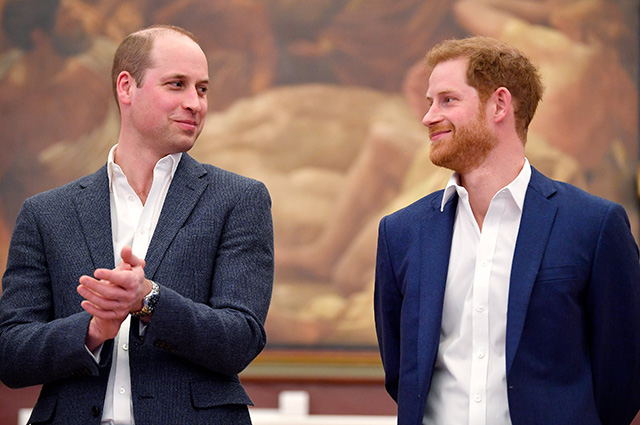 Инсайдер об отношениях принца Уильяма с братом: "Гарри поставил популярность и славу выше семьи" Монархии