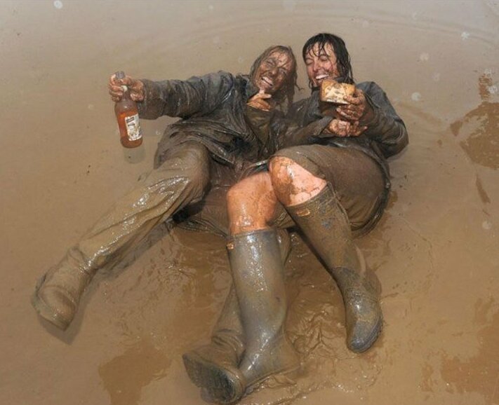 Простушки, обожающие месить грязь Простушки, обожающие месить грязь