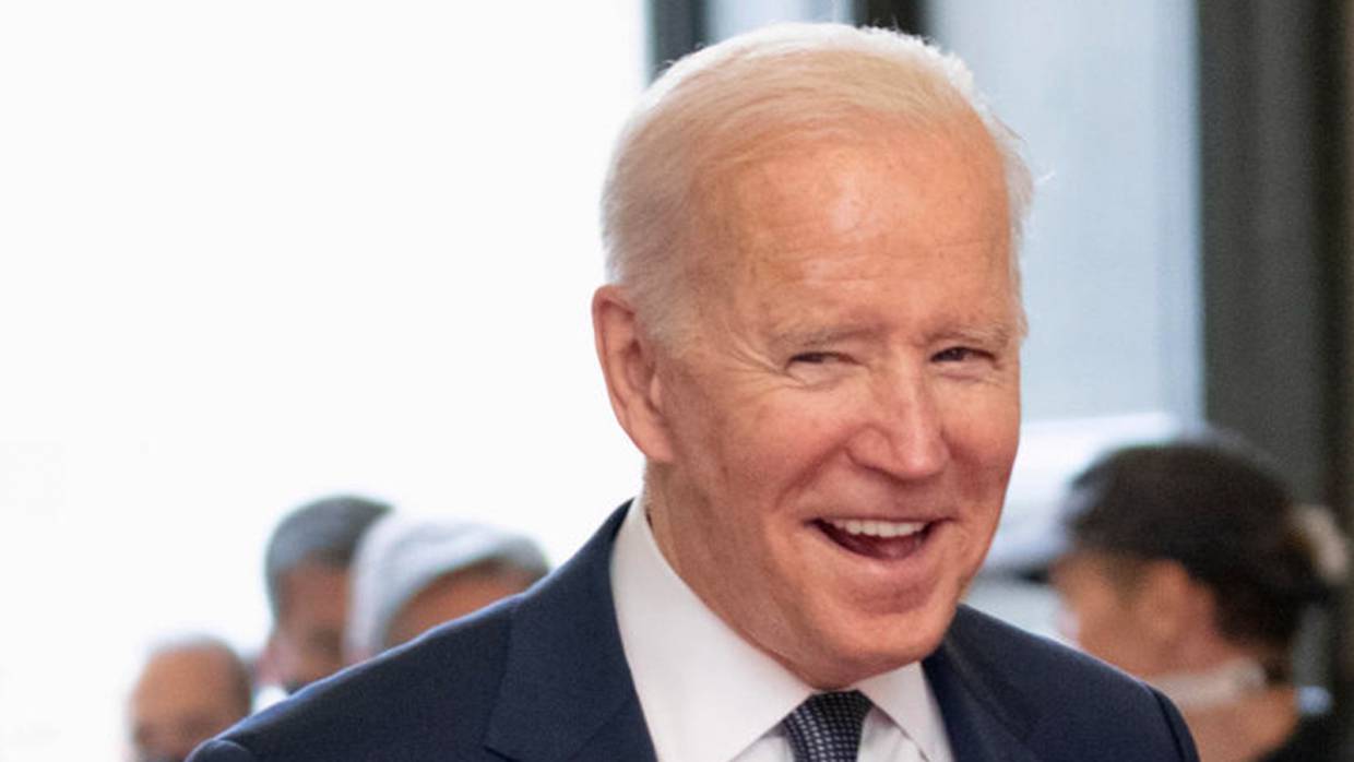 Политик Сурайкин указал на сигналы нелегитимности президента США Байдена