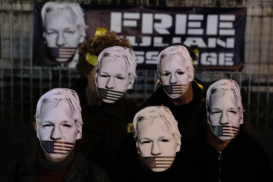 Основатель WikiLeaks Джулиан Ассанж скоро станет свободным человеком: он согласился признать вину по одному из 18 пунктов обвинения.-4