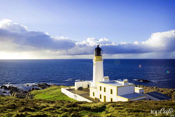 Удивительно красивые маяки для ночевки: Rua Reidh Lighthouse