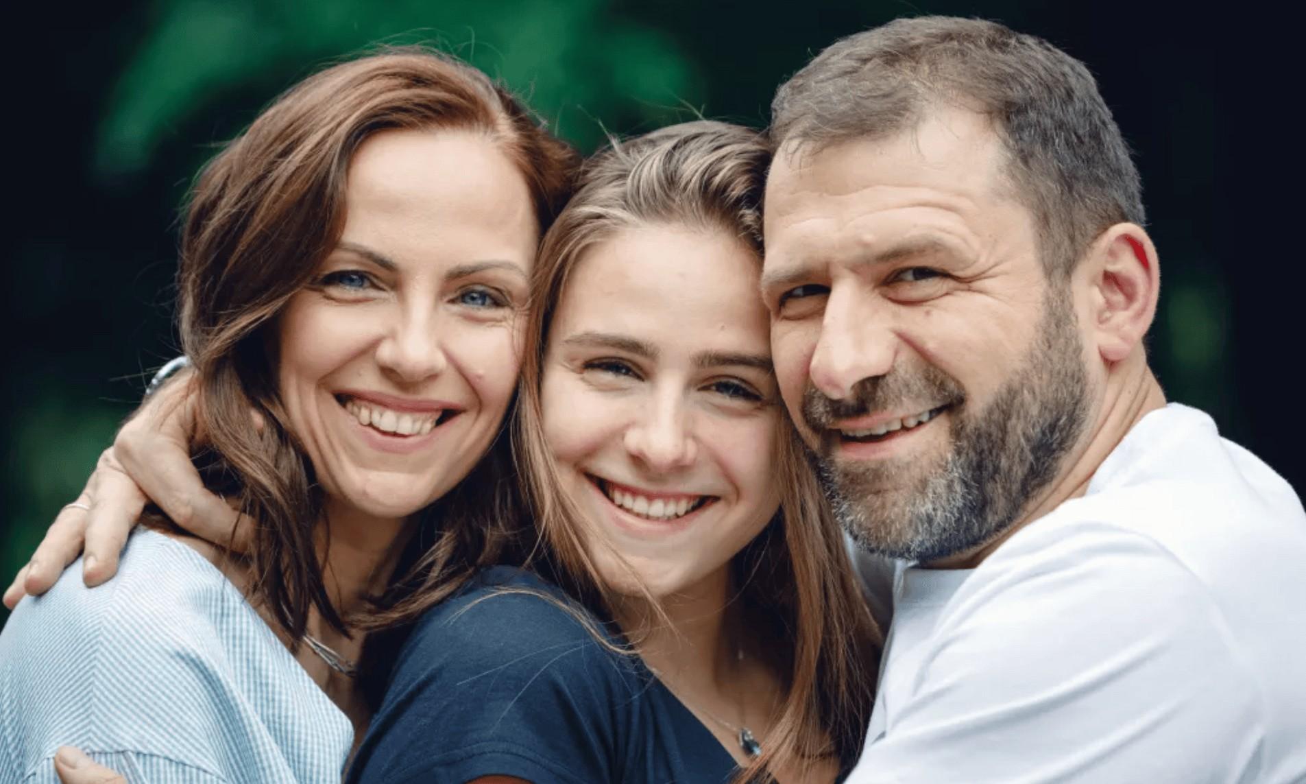 Что известно о старшей дочери миллиардера Игоря Рыбакова Полине, которая снялась в «Сокровищах императора» вместе с отцом