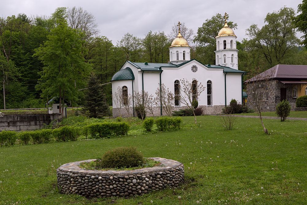 Аланский женский монастырь северная. Аланский Богоявленский женский монастырь. Аланский Богоявленский монастырь Северная Осетия. Женский монастырь в Алагире. Женский монастырь в Северной Осетии Алагир.