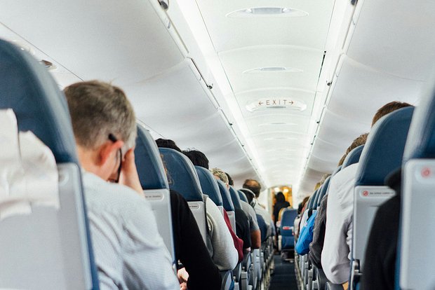 Эксперт подсказал простые способы избежать плохого самочувствия во время полета в самолете