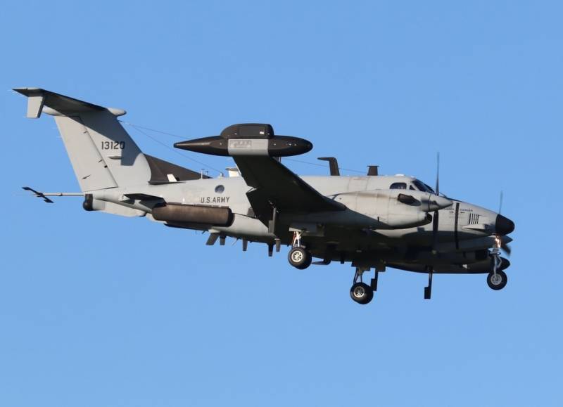 Самолеты радиотехнической разведки Beechcraft RC-12 Guardrail Самолеты радиотехнической разведки Beechcraft RC-12 Guardrail ввс