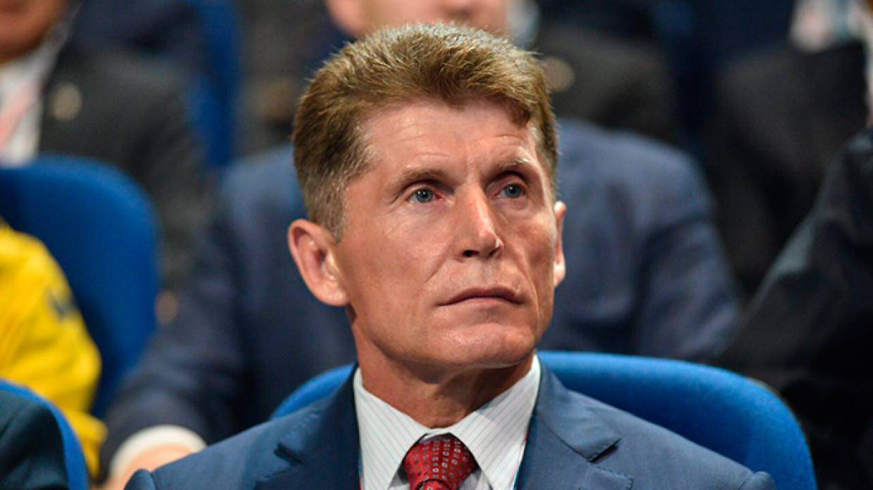 Олег Кожемяко: экипаж севшего на мель у Находки контейнеровоза находится в безопасности