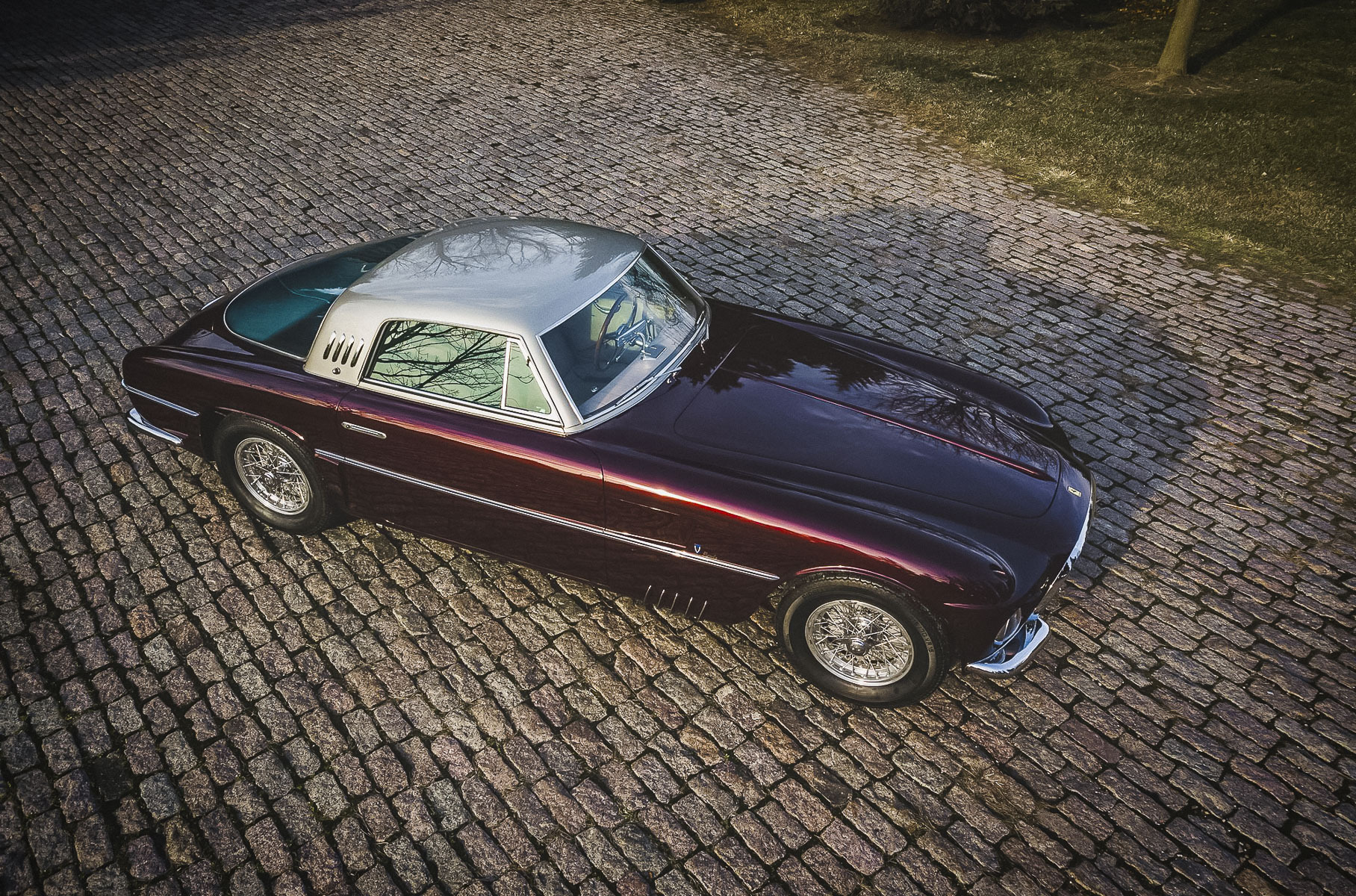 Один из двух Ferrari 375 America пустят с молотка за 250 миллионов рублей Один из двух Ferrari 375 America пустят с молотка за 250 миллионов рублей Новости