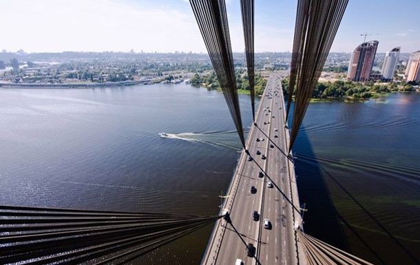 Киевские декоммунизаторы решили судьбу Московского моста и парка Дружбы Народов