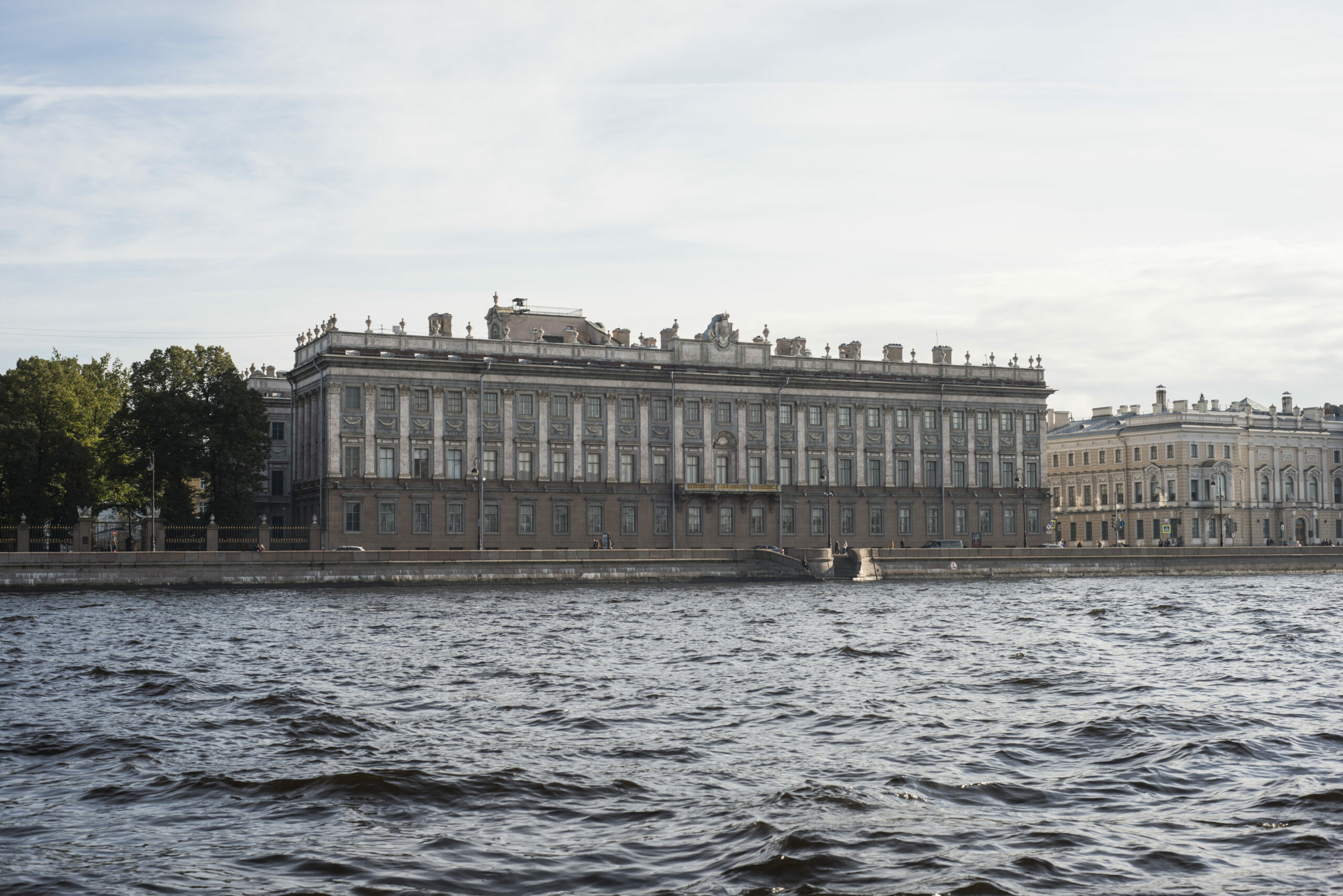 Мраморный дворец санкт петербург выставки. Мраморный дворец в Санкт-Петербурге (1768–1785). Антонио Ринальди мраморный дворец в Петербурге. Мраморный дворец Санкт-Петербург вид с Невы. Мраморный дворец Орлова 18 век.