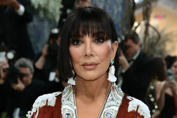 Крис Дженнер показала на Met Gala, как на самом деле выглядит её подтяжка лица за 100 тысяч долларов Дженнер, ДженнерКрис, время, также, Кардашьян, 70летняя, подтяжку, долларов, тысяч, поработал, пластическому, Ливайну, Стивену, думают, обратилась, выгляжуНапомним, нравится, очень, люблю, одобрении