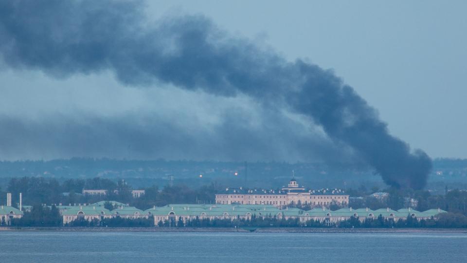 Очевидцы сообщили о пожаре в Петербурге