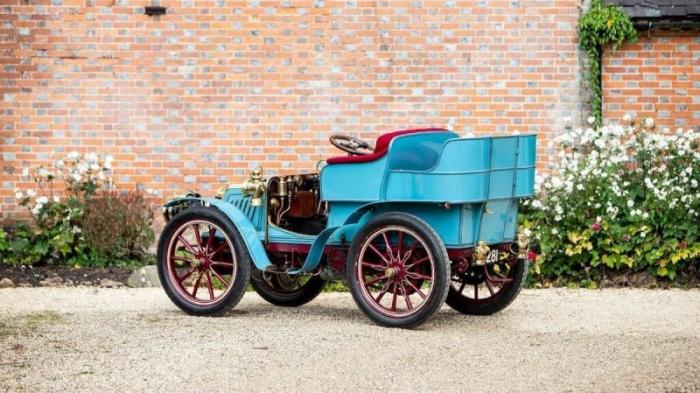 Один из первых автомобилей, выставлен на аукцион Один из первых автомобилей, выставлен на аукцион