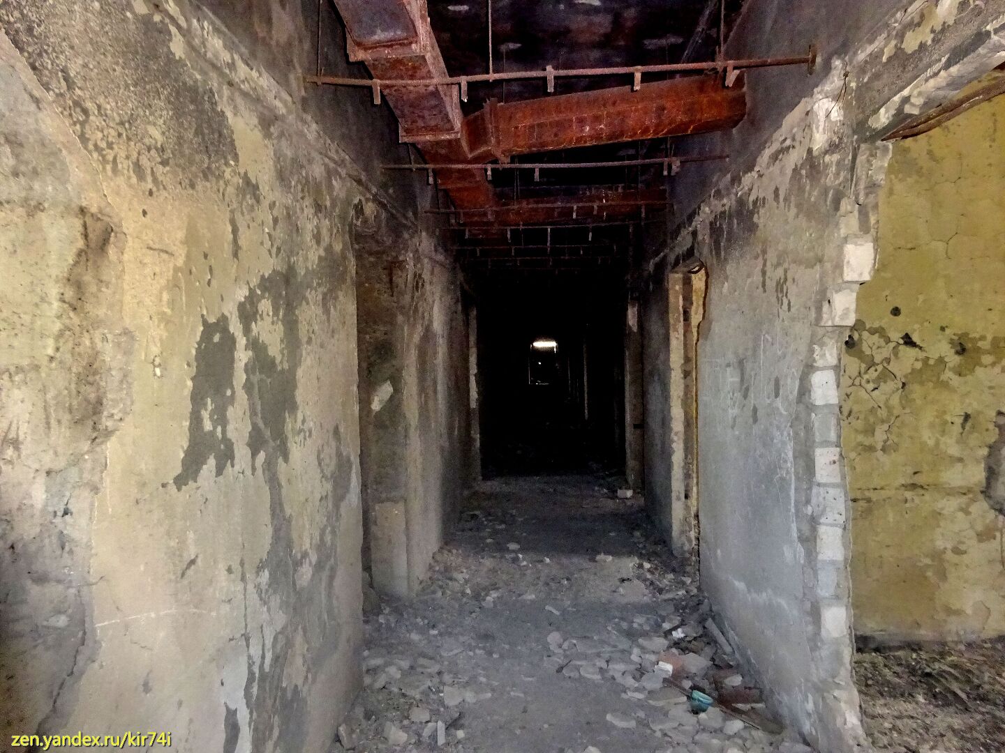 Заброшенный Совмин Абхазии. От подвала до крыши. Часть 6. Попали в основное здание и на крышу Заброшенный Совмин Абхазии. От подвала до крыши. Часть 6. Попали в основное здание и на крышу часть, здания, этажаКоридор, технический, пристройка, правая, вобще, основного, пристройке, никак, левая, здание, просто, отсюда, статьях, будет, привозят, побывать, может, стоилаЕще