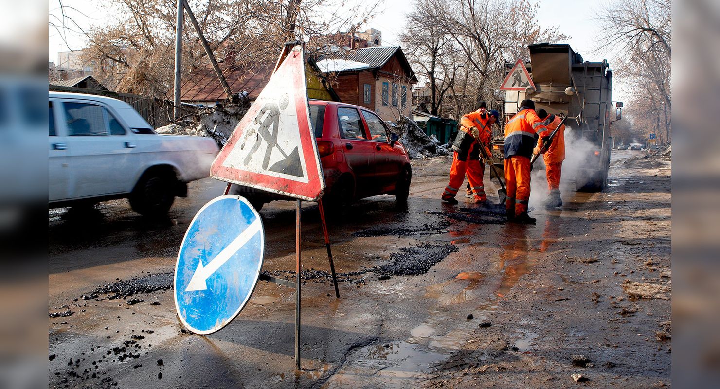 Только февраль, а на дорогах ямы. Почему так происходит?
