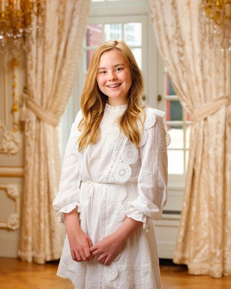 Опубликован новый портрет младшей дочери королевы Нидерландов Максимы к ее дню рождения Монархи,Новости монархов