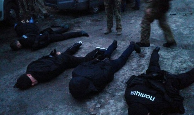В Запорожье задержали банду «оборотней», грабивших людей в полицейской форме