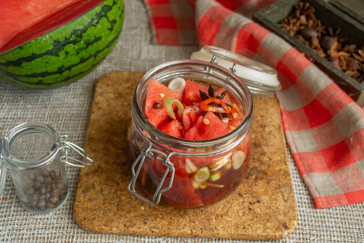 Острый маринованный арбуз — пикантная закуска к мясу Острый маринованный арбуз — пикантная закуска к мясу готовим дома,кулинария,рецепты