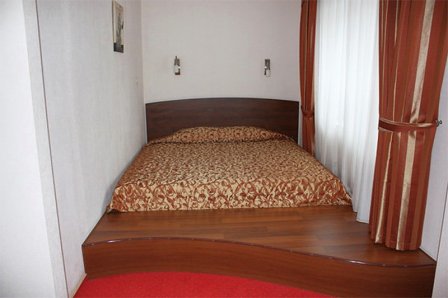 Подиум в спальне - оригинальный интерьер в сочетании с эргономичностью