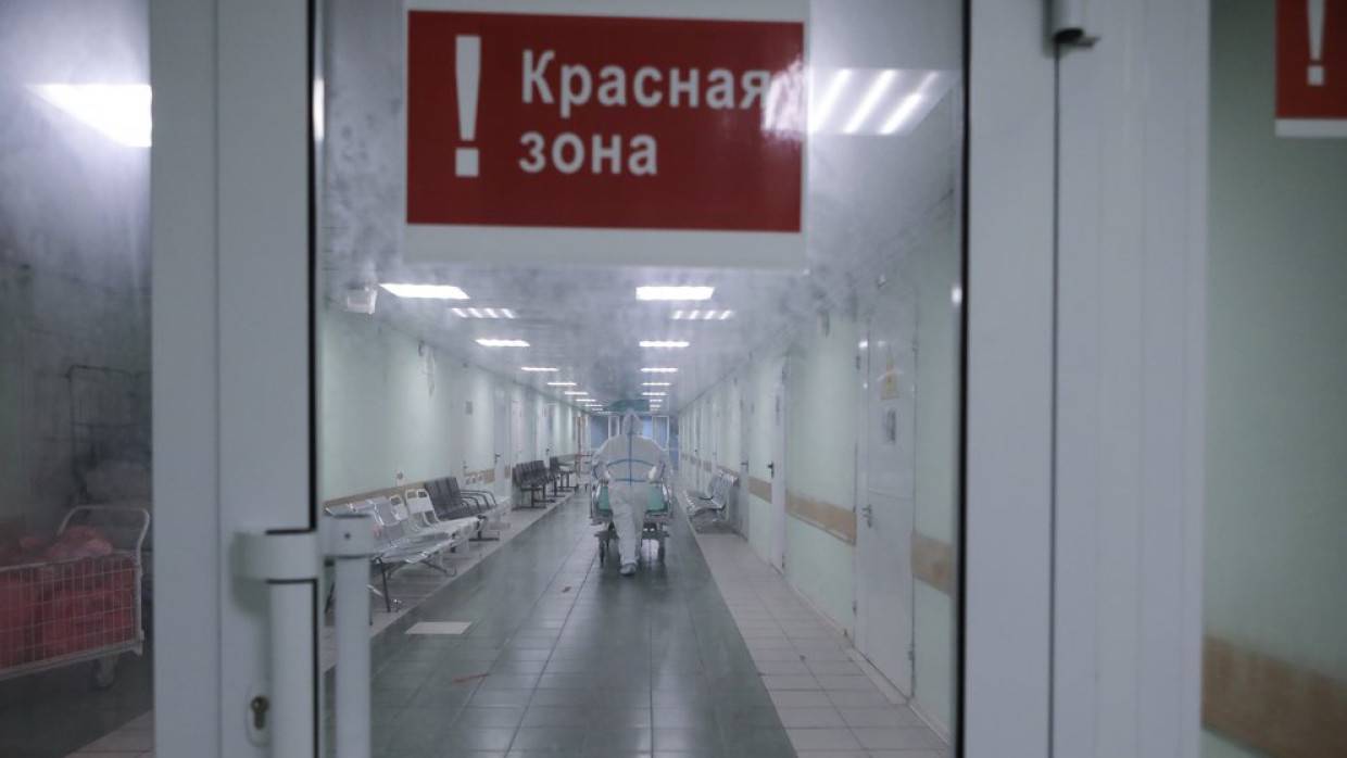 Оперштаб зафиксировал 698 смертей от COVID-19 в России за сутки